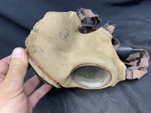 Charger l'image dans la galerie, Original WW2 British Army General Service Gas Mask (Mask Only) - T-Mask Variation