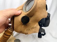 Charger l'image dans la galerie, Original WW2 British Army T-Mic GSR Gas Mask General Service Respirator - Size Large