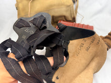 Lade das Bild in den Galerie-Viewer, Original WW2 British Army GSR Gas Mask General Service Respirator & Bag