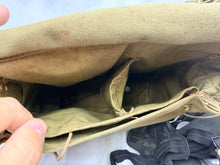 Lade das Bild in den Galerie-Viewer, Original WW2 British Army GSR Gas Mask General Service Respirator & Bag