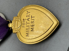Load image into Gallery viewer, Original WW2 US Army Purple Heart Medal - in Great Condition - The Militaria Shop