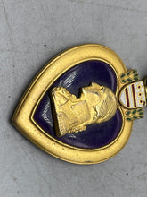 Load image into Gallery viewer, Original WW2 US Army Purple Heart Medal - in Great Condition - The Militaria Shop