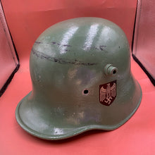 Charger l'image dans la galerie, Original WW1/WW2 German Army Stahlhelm M18 Helmet