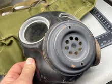 Charger l'image dans la galerie, Original WW2 British Army Assault Gas Mask Set - The Militaria Shop