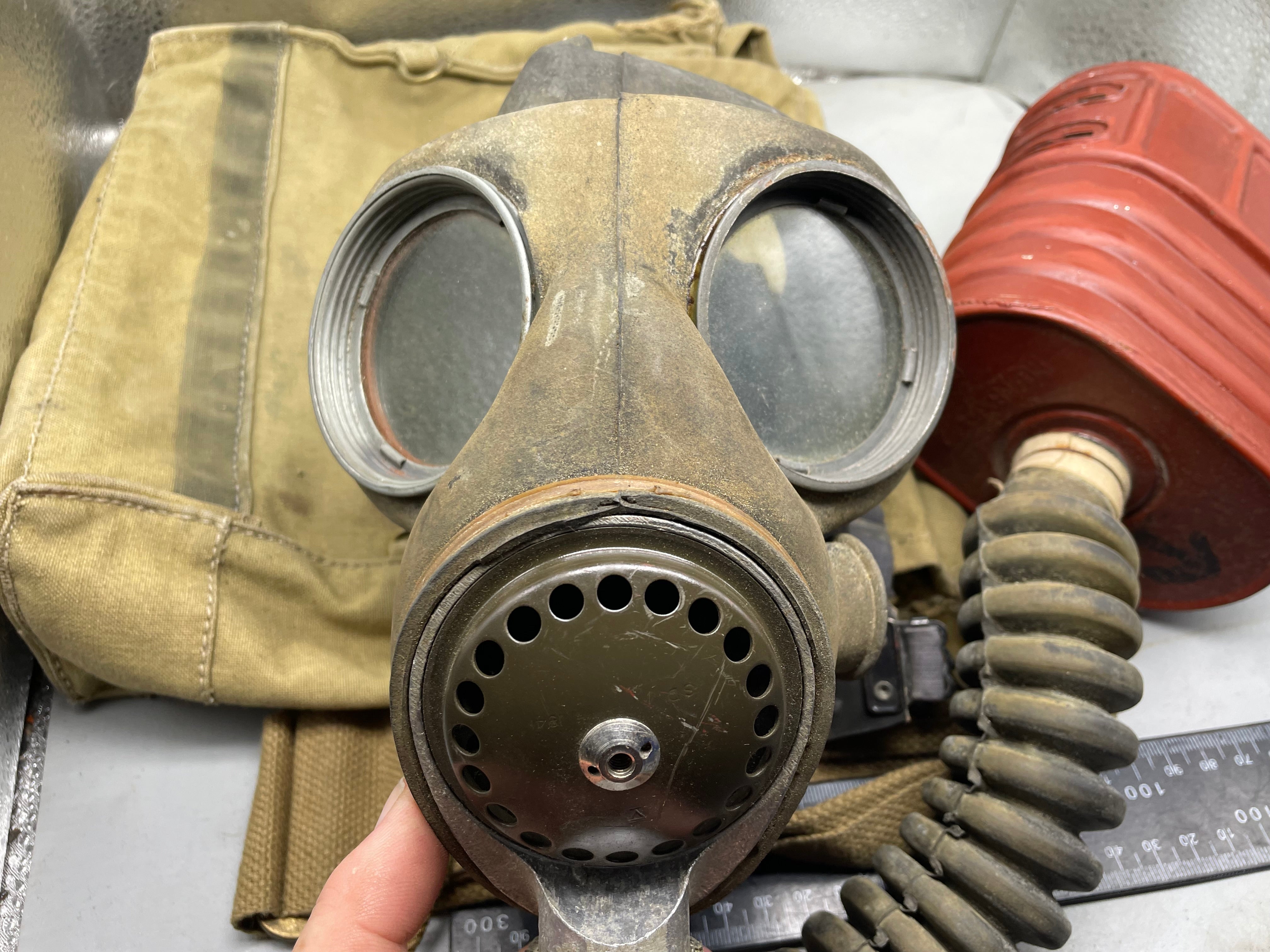 British Army Soldier Gas Mask GSR Respirator - Original WW2 Dated Bag - The Militaria Shop