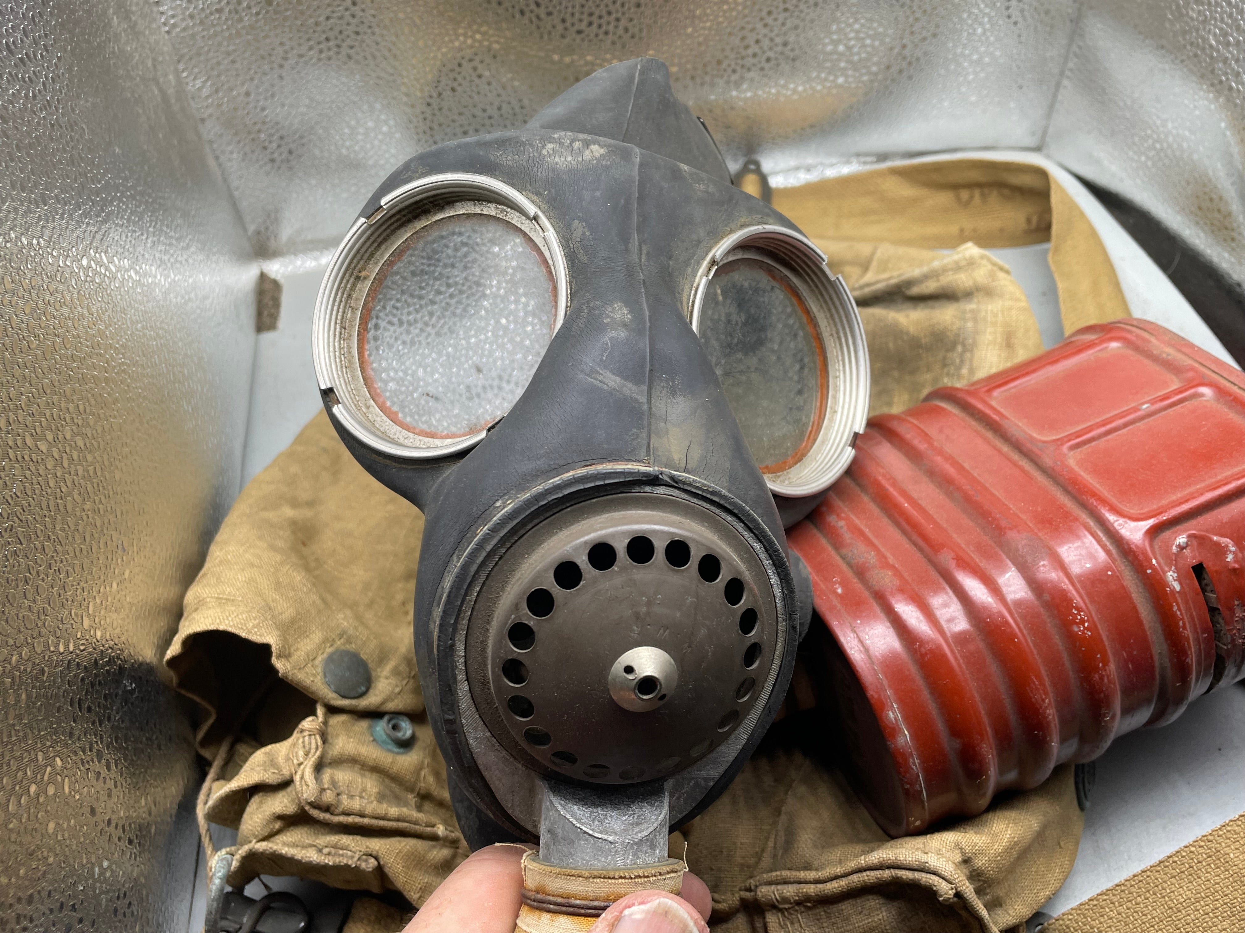 British Army Soldier Gas Mask GSR Respirator - Original 1940 Dated Bag - The Militaria Shop