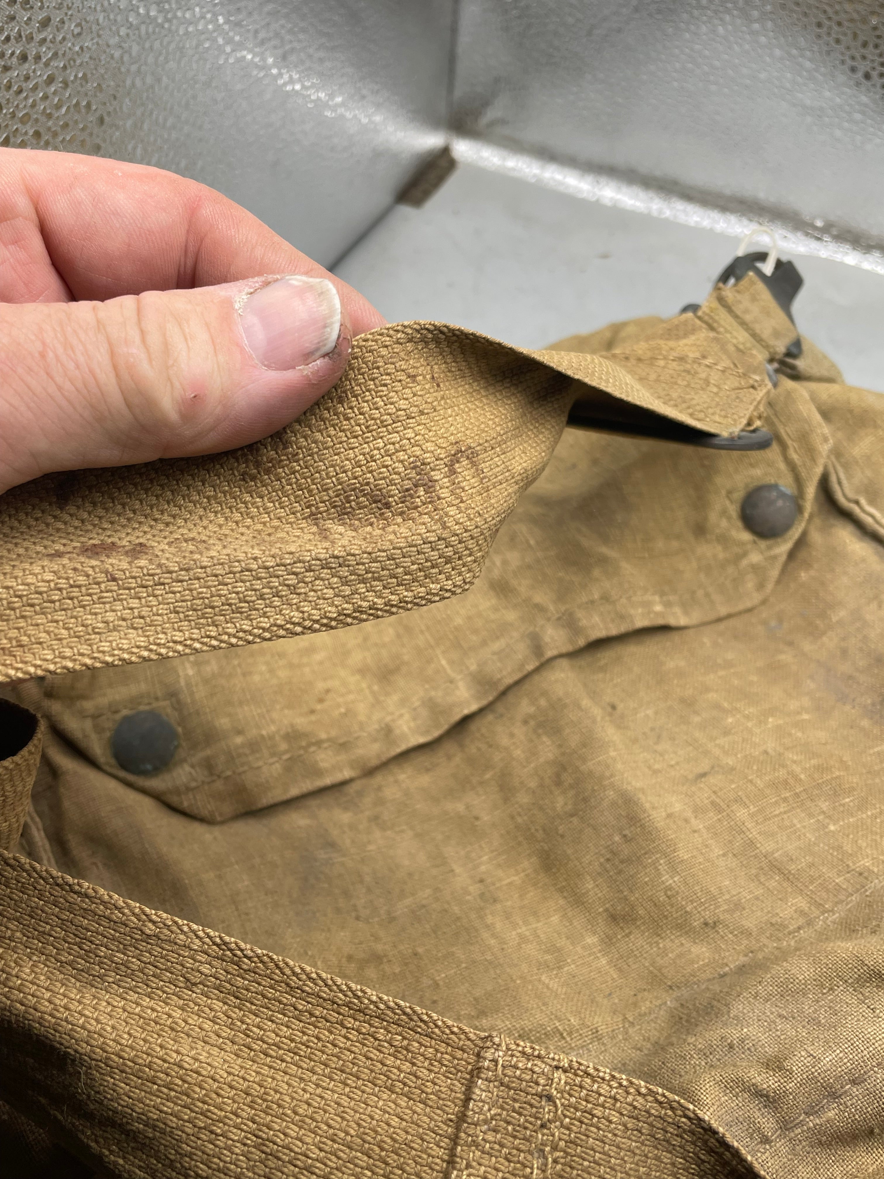 British Army Soldier Gas Mask GSR Respirator - Original 1940 Dated Bag - The Militaria Shop
