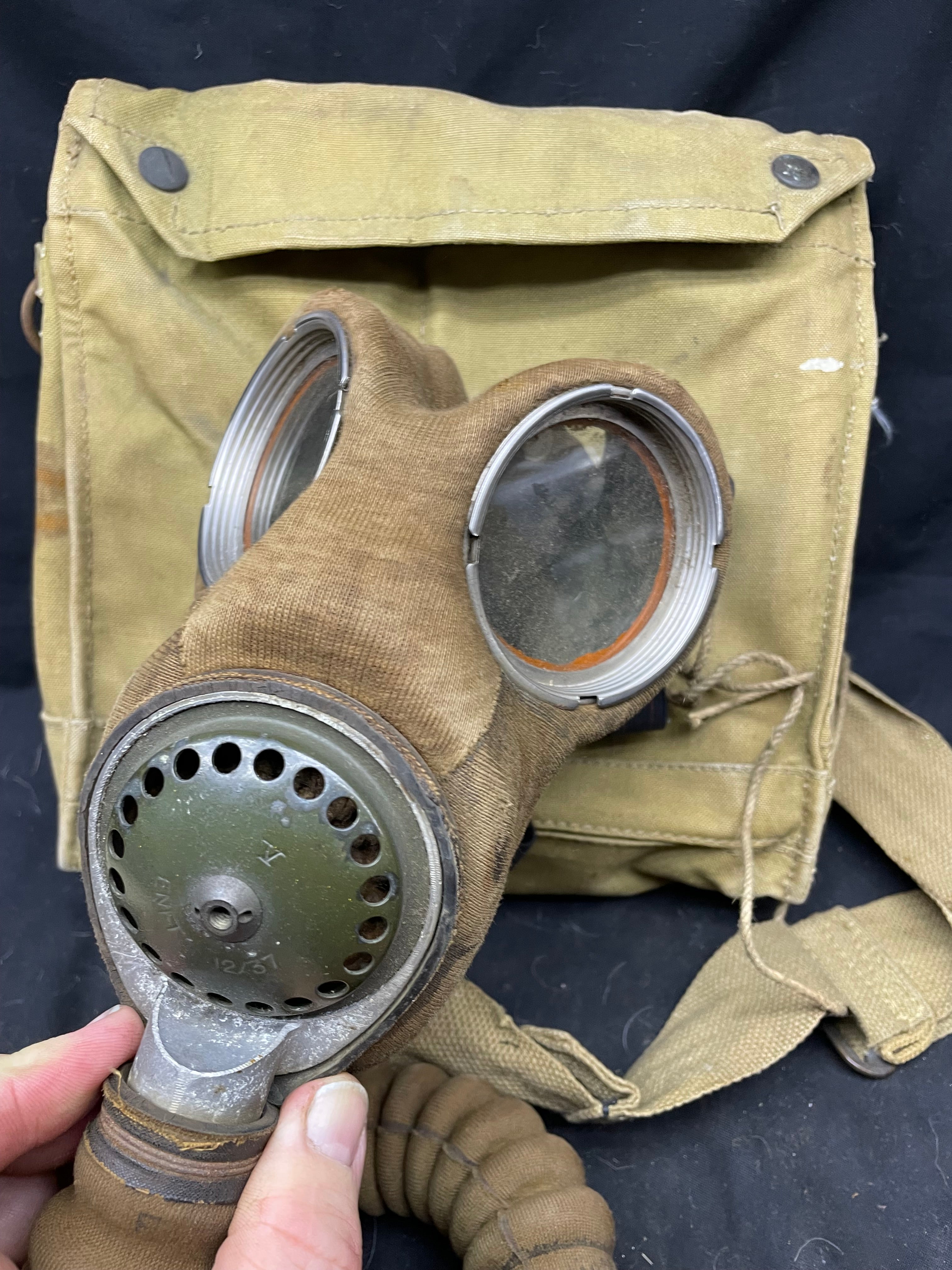 Original WW2 British Army General Service Respirator & Bag in excellent condition - The Militaria Shop