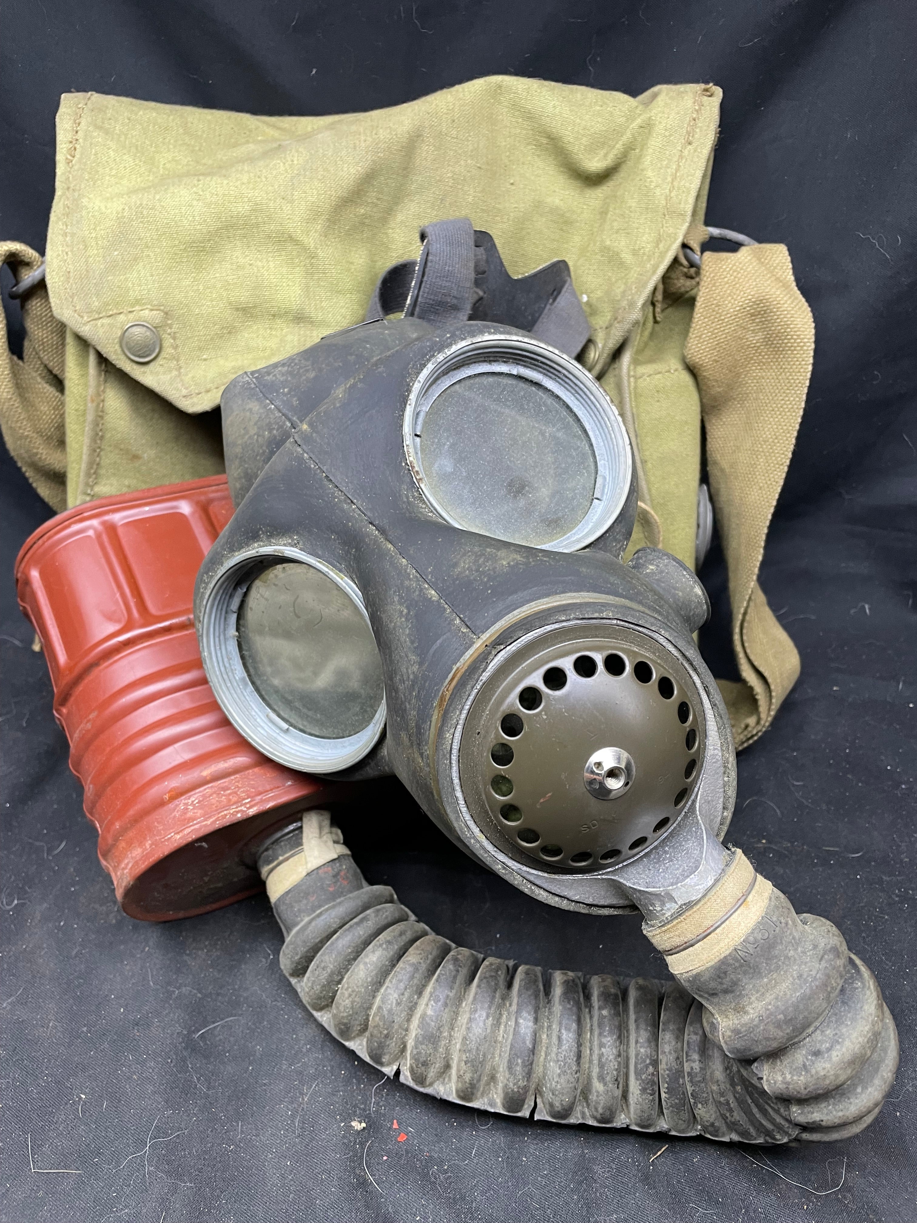 Original WW2 British Army General Service Respirator & Bag in excellent condition - The Militaria Shop