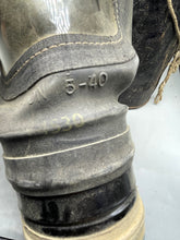 Charger l'image dans la galerie, WW2 British Civilian Gas Mask in Private Purchase Carrying Tin