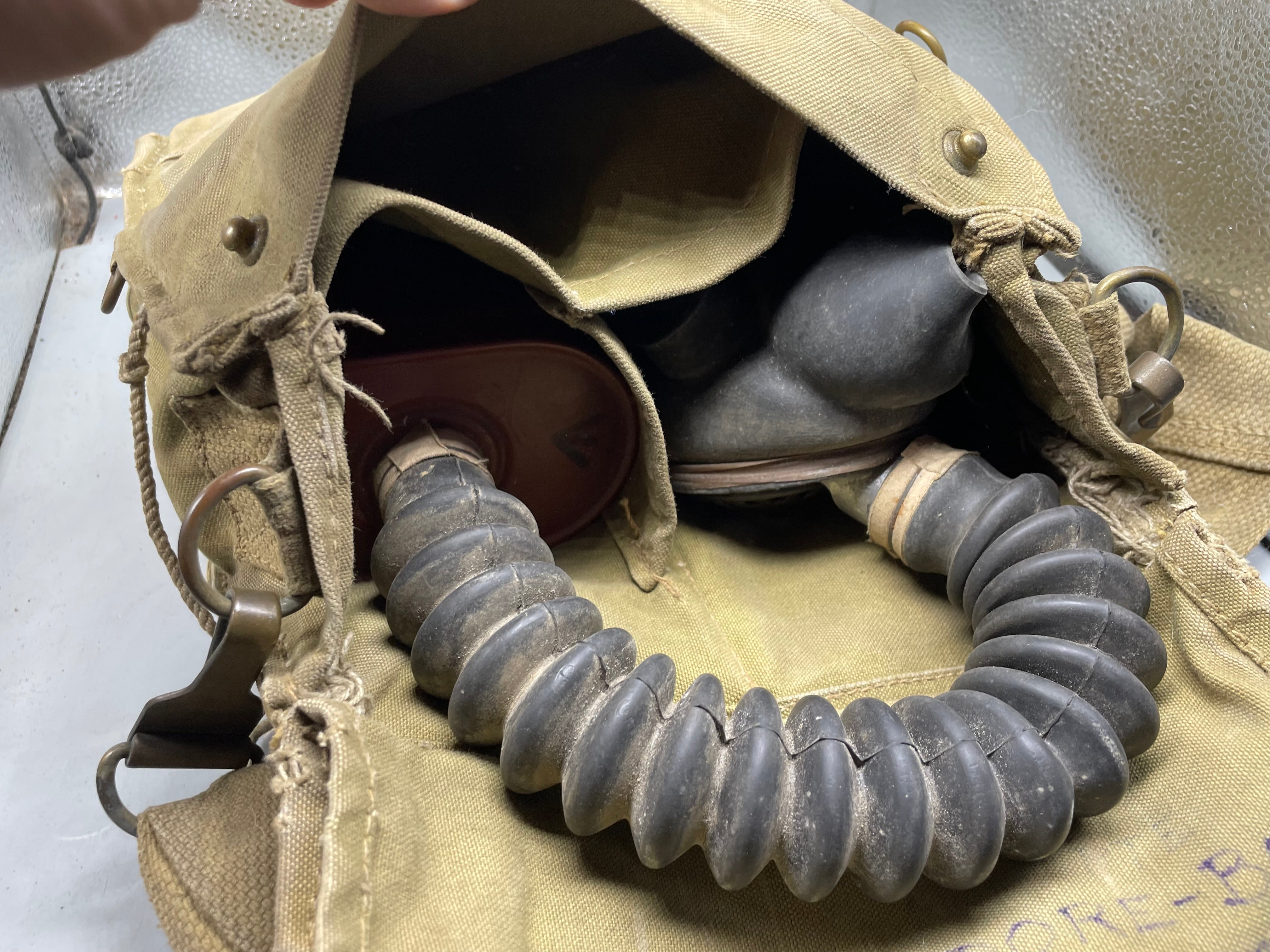 Original WW2 British Army General Service Respirator & Bag in excellent condition - The Militaria Shop