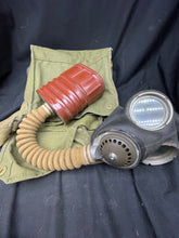 Charger l'image dans la galerie, Original WW2 British Army General Service Respirator & Bag in excellent condition - The Militaria Shop