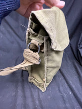 Charger l'image dans la galerie, Original WW2 British Army General Service Respirator & Bag in excellent condition - The Militaria Shop