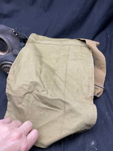 Charger l'image dans la galerie, Original WW2 British Army General Service Respirator & Bag in excellent condition - The Militaria Shop