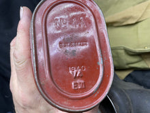 Charger l'image dans la galerie, Original WW2 British Army General Service Respirator & Bag in excellent condition - The Militaria Shop