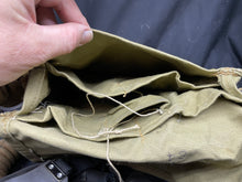Charger l'image dans la galerie, Original WW2 British Army General Service Respirator & Bag in excellent condition - The Militaria Shop