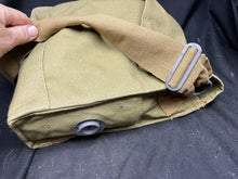 Charger l'image dans la galerie, Original WW2 British Army General Service Respirator & Bag in excellent condition - The Militaria Shop