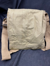 Charger l'image dans la galerie, Original WW2 British Army General Service Respirator & Bag in excellent condition - The Militaria Shop