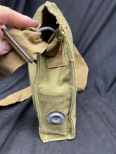 Charger l'image dans la galerie, Original WW2 British Army General Service Respirator & Bag in excellent condition - The Militaria Shop