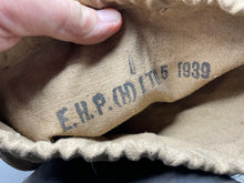 Charger l'image dans la galerie, Original British Home Front Warden's Gas Mask in Correct Canvas Bag - The Militaria Shop