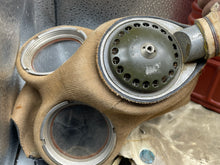 Charger l'image dans la galerie, Original WW2 British Army General Service Respirator & Bag in excellent condition