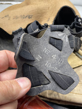 Charger l'image dans la galerie, Original WW2 British Army General Service Respirator & Bag in excellent condition