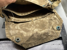 Charger l'image dans la galerie, Original WW2 British Army General Service Respirator & Bag in excellent condition