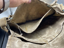 Charger l'image dans la galerie, Original WW2 British Army General Service Respirator & Bag in excellent condition