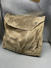 Charger l'image dans la galerie, Original WW2 British Army General Service Respirator & Bag in excellent condition