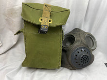 Lade das Bild in den Galerie-Viewer, Original WW2 British Army Assault Gas Mask Set