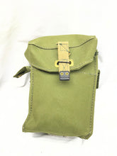Lade das Bild in den Galerie-Viewer, Original WW2 British Army Assault Gas Mask Set