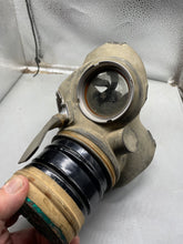 Charger l'image dans la galerie, WW2 British Home Front Wardens / Fire Watchers Gas Mask - ARP - The Militaria Shop