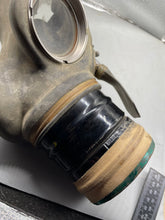 Charger l'image dans la galerie, WW2 British Home Front Wardens / Fire Watchers Gas Mask - ARP - The Militaria Shop