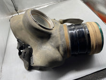 Charger l'image dans la galerie, WW2 British Home Front Wardens / Fire Watchers Gas Mask - ARP - The Militaria Shop