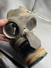 Charger l'image dans la galerie, WW2 British Home Front Wardens / Fire Watchers Gas Mask - ARP - The Militaria Shop