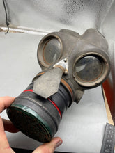 Charger l'image dans la galerie, WW2 British Home Front Wardens / Fire Watchers Gas Mask - ARP - 1938 Dated - The Militaria Shop
