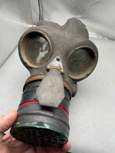 Charger l'image dans la galerie, WW2 British Home Front Wardens / Fire Watchers Gas Mask - ARP - 1938 Dated - The Militaria Shop