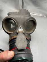 Charger l'image dans la galerie, WW2 British Home Front Wardens / Fire Watchers Gas Mask - ARP - 1938 Dated - The Militaria Shop