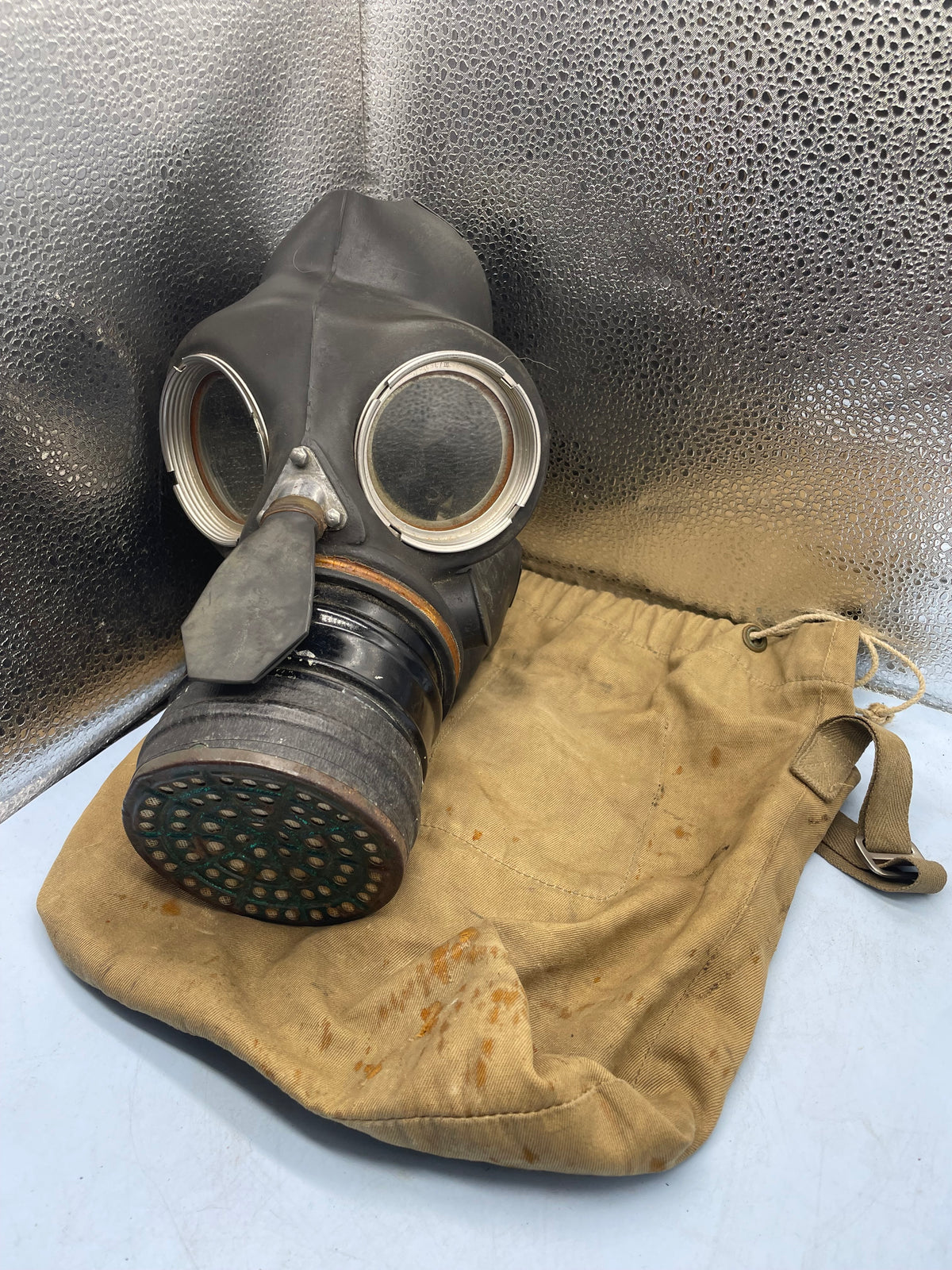WW2 British Home Front Warden's Gas Mask in Bag of Issue - The Militaria Shop