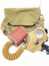 Lade das Bild in den Galerie-Viewer, Rare T-Mic WW2 British Army Soldiers GSR Gas Mask in Bag
