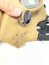 Lade das Bild in den Galerie-Viewer, Rare T-Mic WW2 British Army Soldiers GSR Gas Mask in Bag