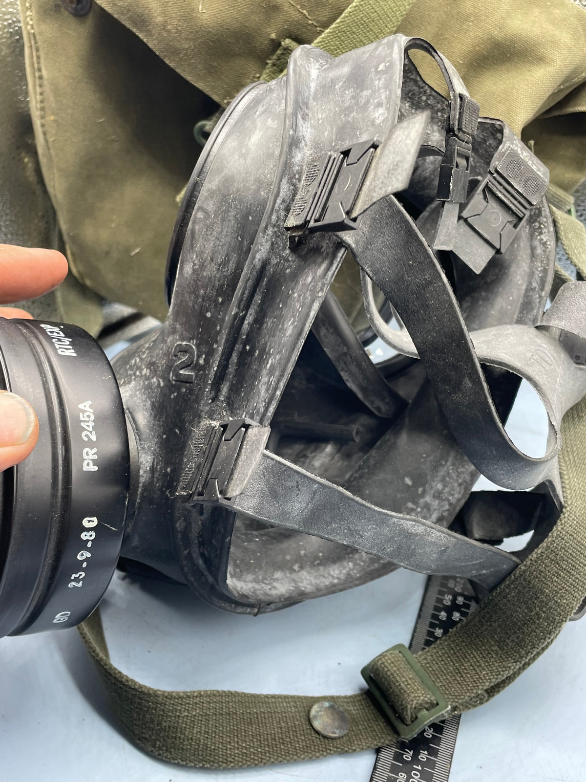 Original British Army / Special Forces S10 Gas Mask in Bag of Issue - The Militaria Shop