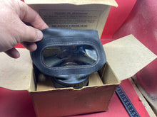 Lade das Bild in den Galerie-Viewer, Original WW2 British Home Front Civilian Gas Mask in Box of Issue - The Militaria Shop