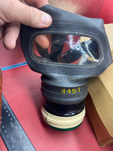 Lade das Bild in den Galerie-Viewer, Original WW2 British Home Front Civilian Gas Mask in Box of Issue - The Militaria Shop