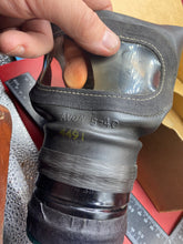Lade das Bild in den Galerie-Viewer, Original WW2 British Home Front Civilian Gas Mask in Box of Issue 1940 - The Militaria Shop