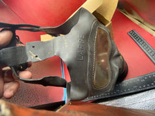Lade das Bild in den Galerie-Viewer, Original WW2 British Home Front Civilian Gas Mask in Box of Issue 1938 - The Militaria Shop