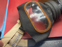 Lade das Bild in den Galerie-Viewer, Original WW2 British Home Front Civilian Gas Mask in Box of Issue 1937 - The Militaria Shop