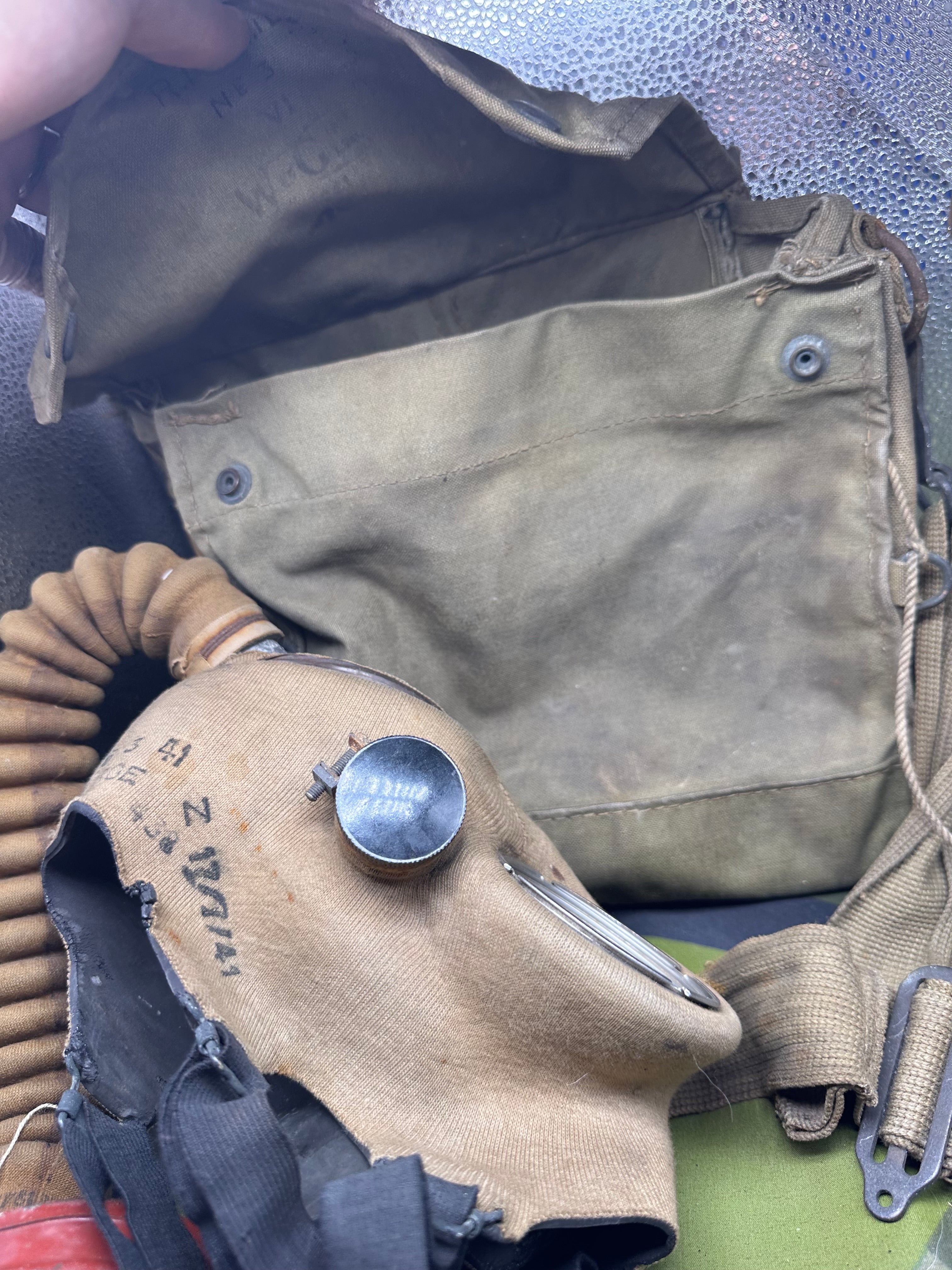Original WW2 British Army T-Mic GSR General Service Respirator Gas Mask Set - The Militaria Shop