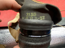Lade das Bild in den Galerie-Viewer, Original WW2 British Home Front Civilian Gas Mask in Box of Issue 1937 - The Militaria Shop