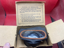 Lade das Bild in den Galerie-Viewer, Original WW2 British Home Front Civilian Gas Mask in Box of Issue - The Militaria Shop
